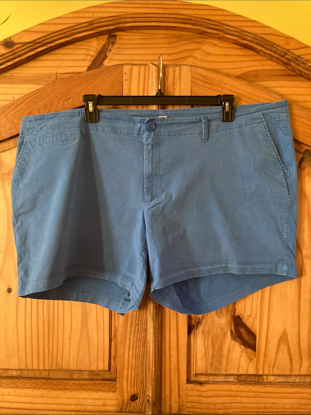 Women's Old Navy Plus blue flat front chino shorts size 26